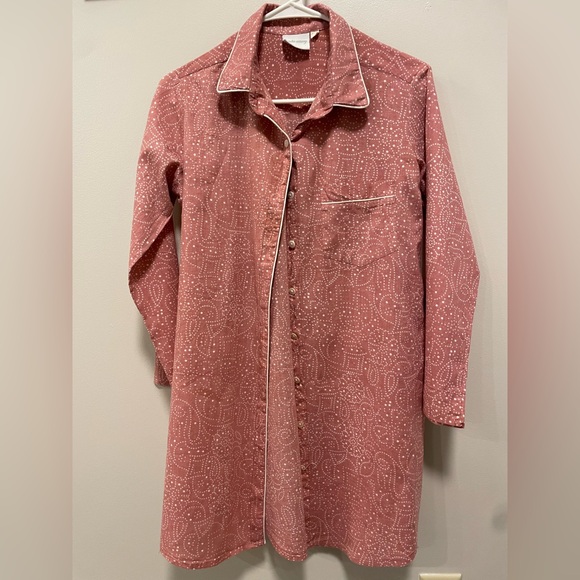 Julia Amory Dresses & Skirts - Julia Amory
100% Cotton Pink Printed Collared Button Down Shirt Swizzle Dress